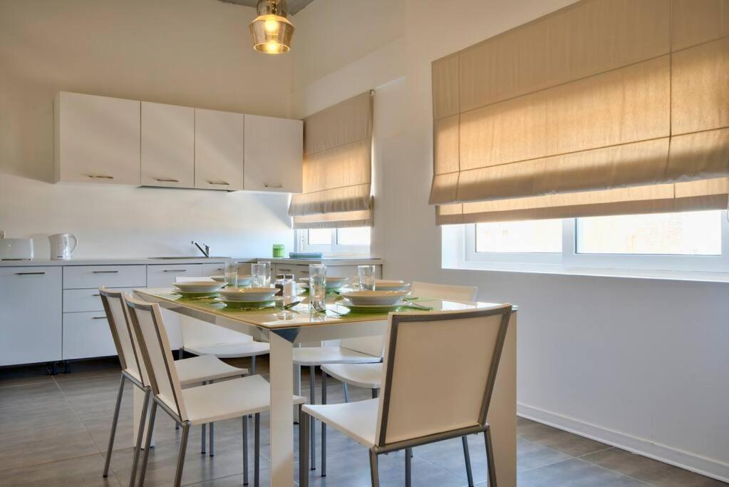 Vallettastay - Harbor View Gem -Sea View 2 Bed Apt Valeta Exterior foto